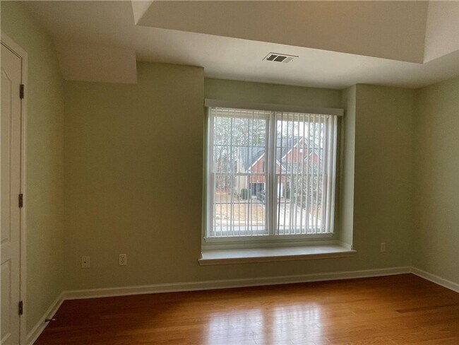 Building Photo - 245 Gladeside Path