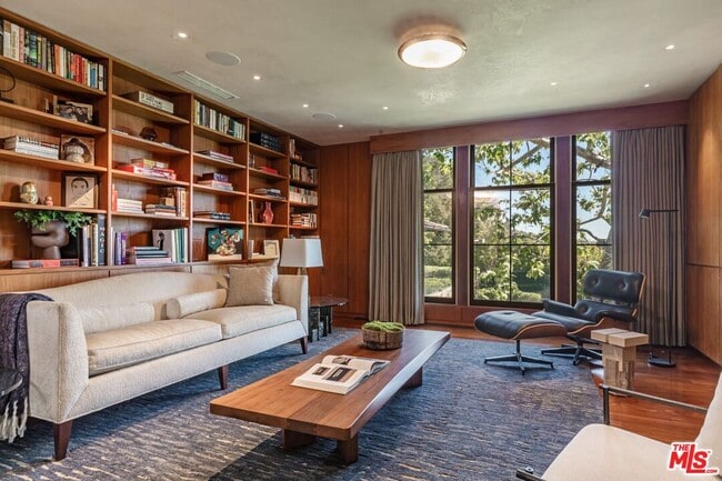 Building Photo - 400 Toyopa Dr