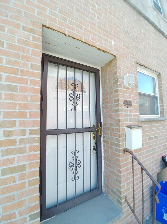 Primary Photo - 2520 S Iseminger St