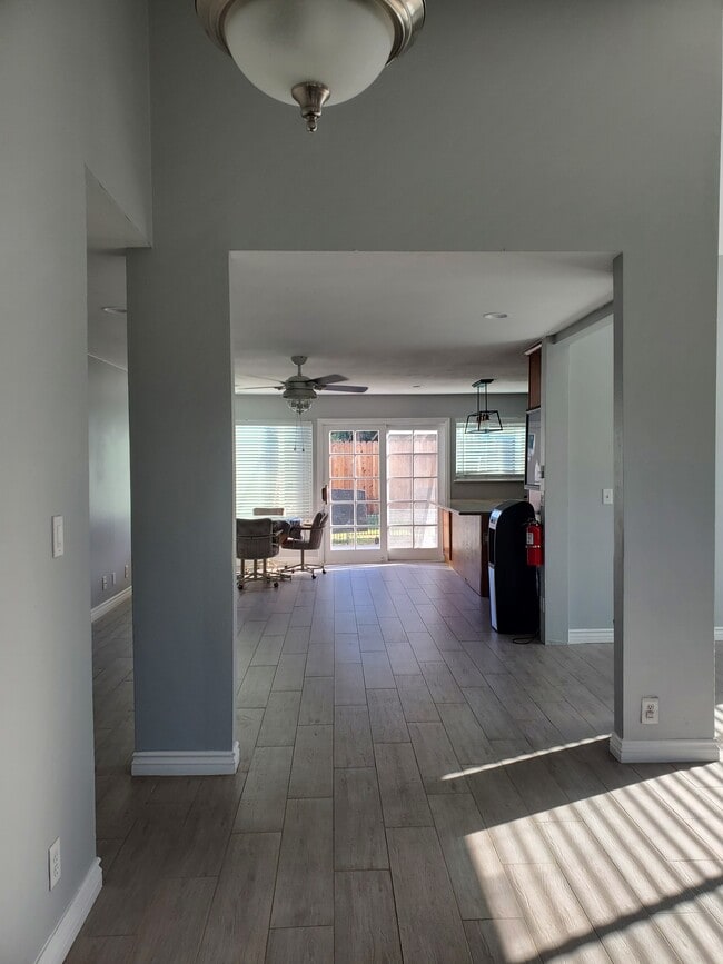 Building Photo - 336 Nueve Ct