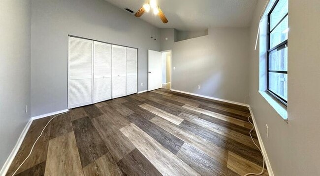 Building Photo - 1159 E Rohe St