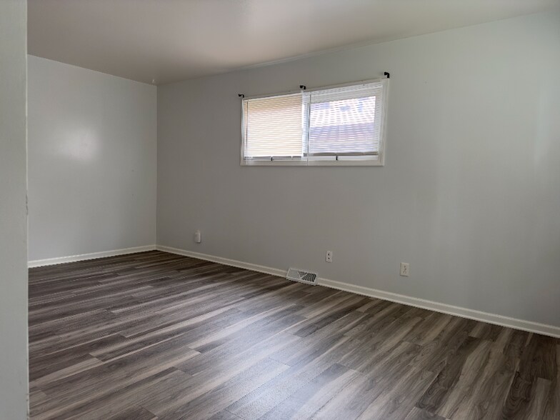 Building Photo - 2407 S 68th St