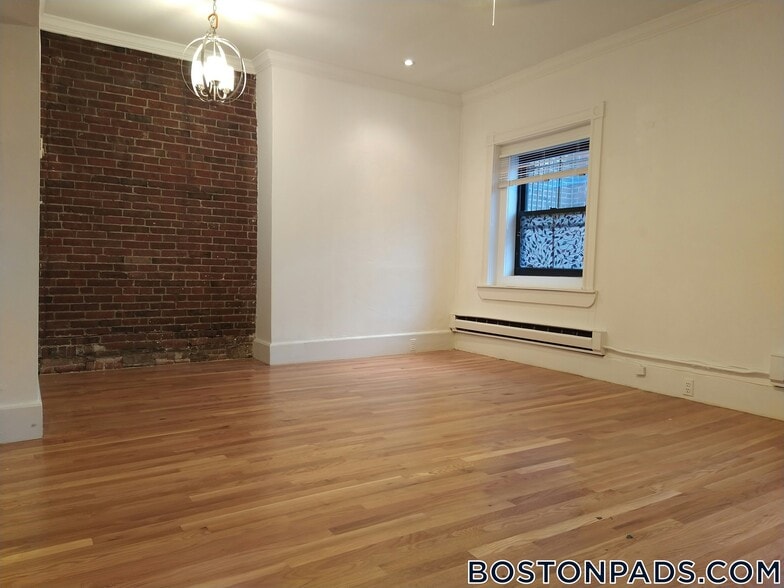 Building Photo - 48 Hereford St