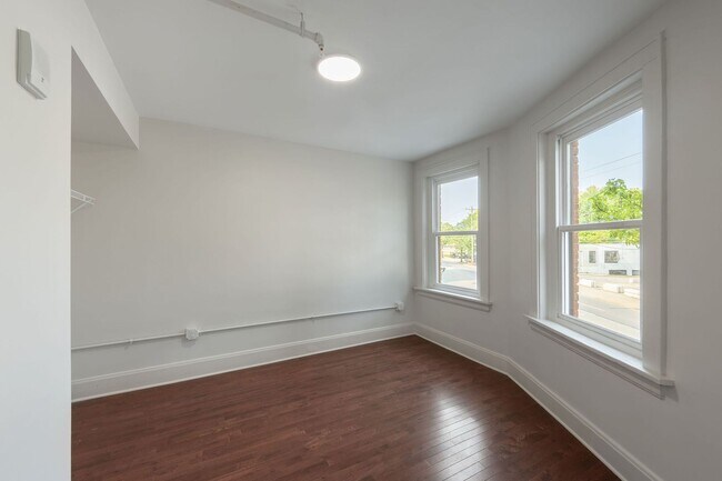 Building Photo - Coming Soon: 2BR Apartment – ETA 10/1/25
