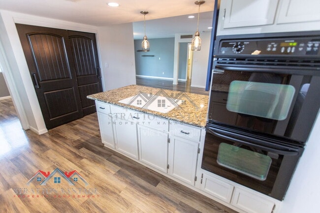 Building Photo - 2224 W Emelita Ave