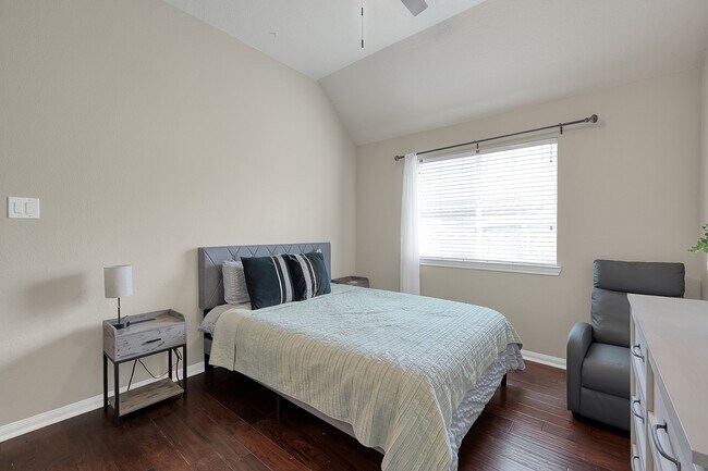 Building Photo - 180 Park Way