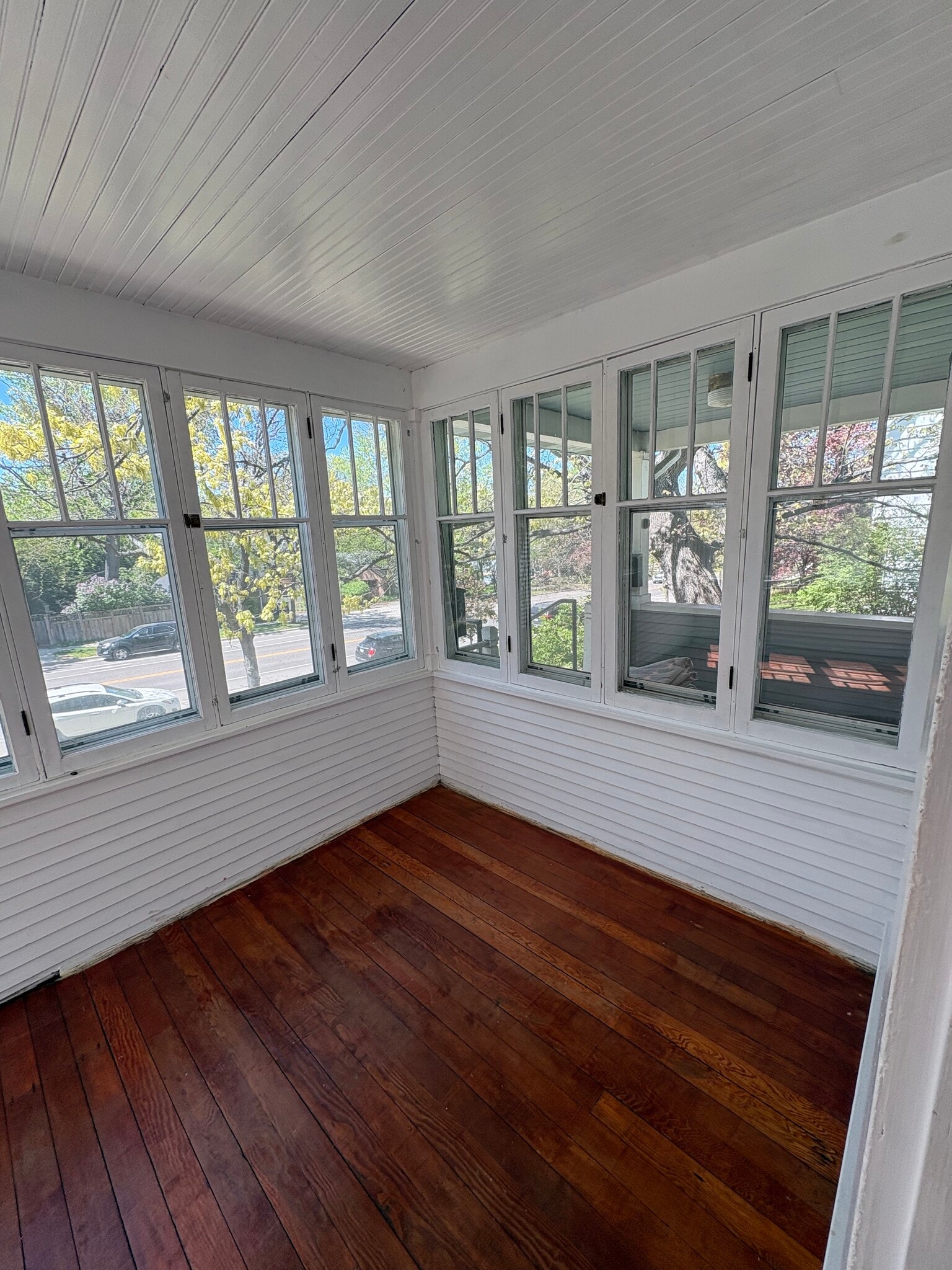 Sun Porch - 2411 Como Ave