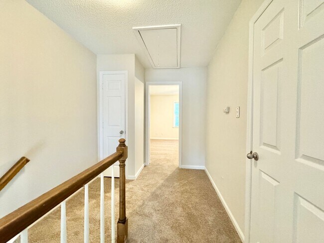Building Photo - 2 Bedroom Townhome in NW Greensboro near parks and Greenway