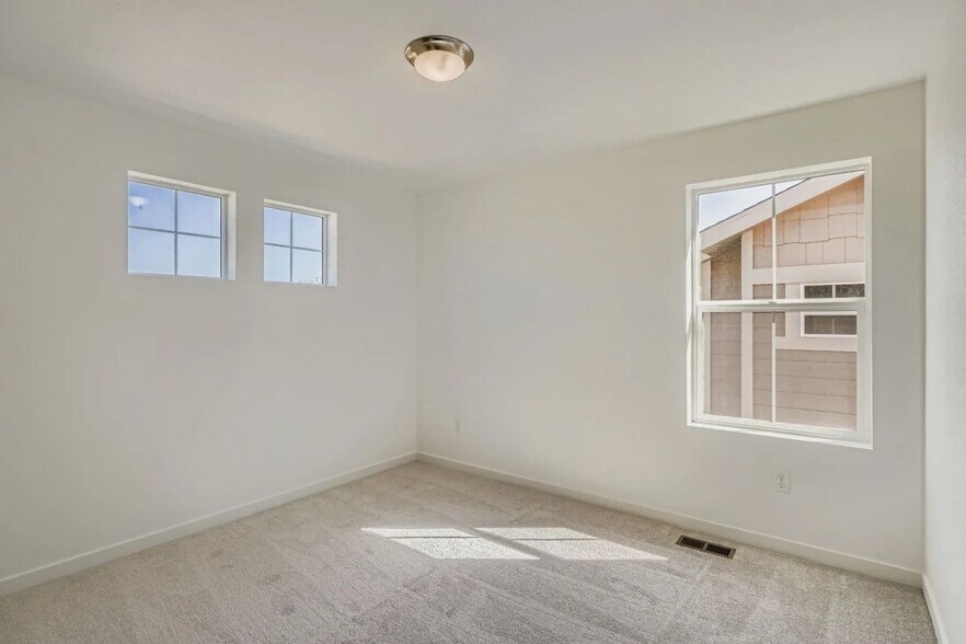 Building Photo - 6699 Juniper Dr