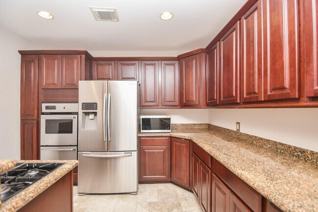 Building Photo - 4625 Pineridge St