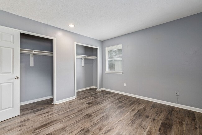 Building Photo - Spacious Belton Duplex with Full Basement—Great Location!