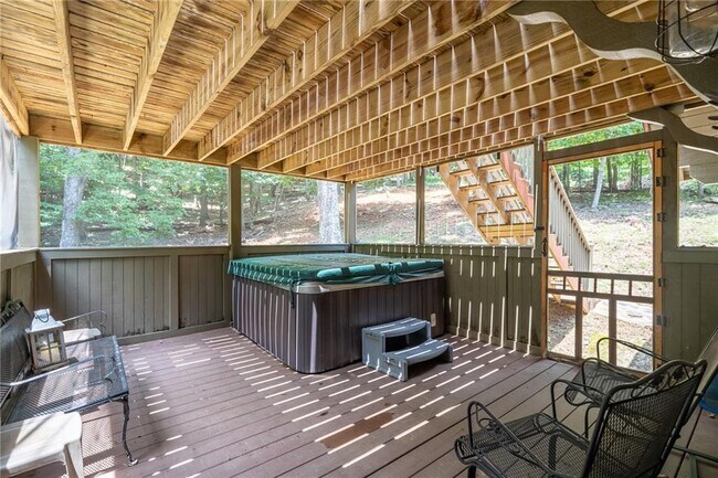 Building Photo - 771 Little Hendricks Mountain Rd
