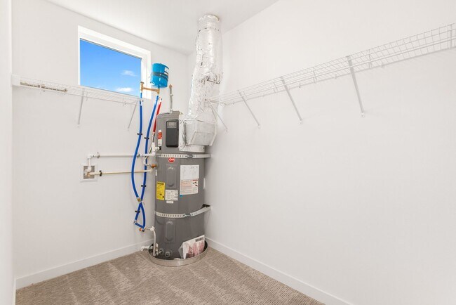 Building Photo - South Seattle Newer Townhome - Great location and floorplan