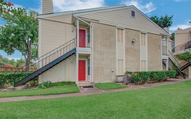 Building Photo - 2750 Holly Hall St