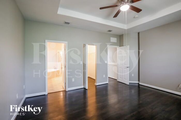 Building Photo - 300 NE 36th Avenue Rd