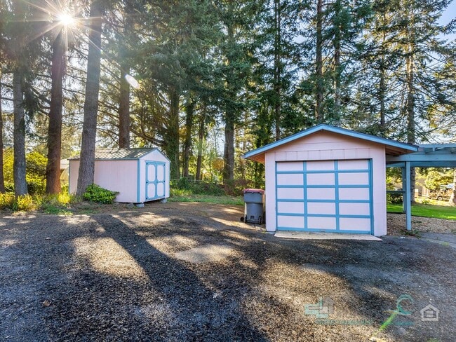 Building Photo - MOVE IN SPECIAL - $500 OFF - Spacious 3 bedroom, 2 bathrooms!!!