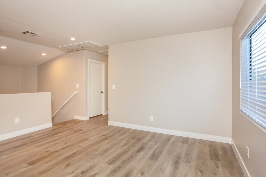 Building Photo - 6369 Azurelyn Ave
