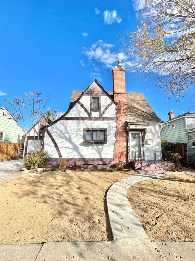 Building Photo - Charming 3-Bedroom Home in Midtown - Avail...