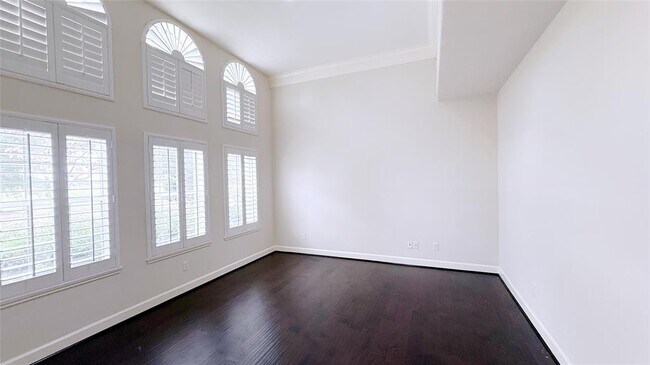 Building Photo - 14330 Ayers Rock Rd