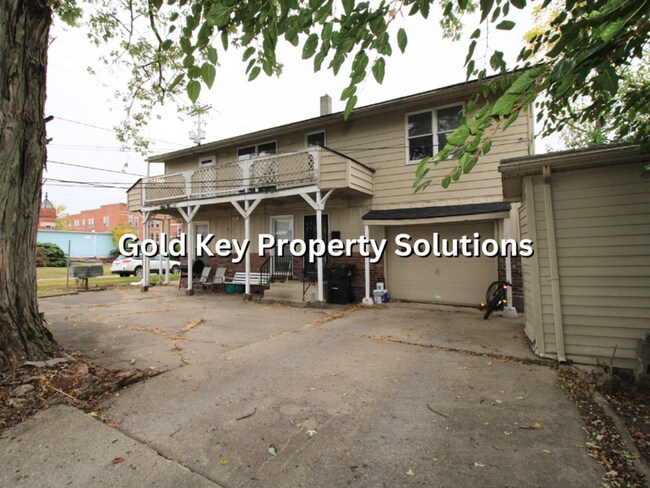 Building Photo - 117 E John St