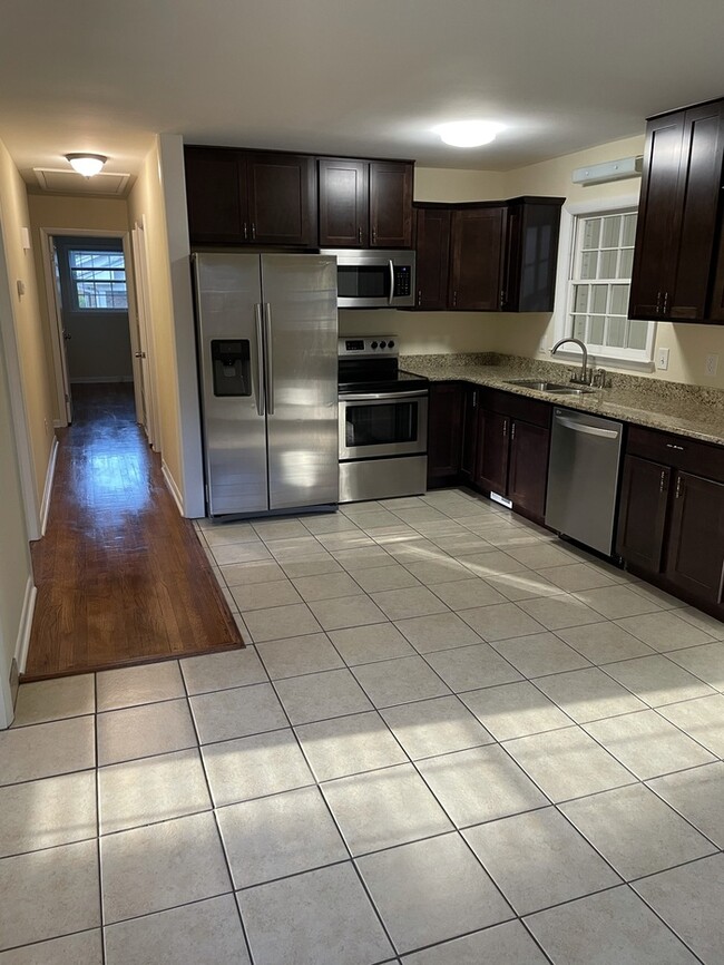 Building Photo - 406 Bryan St