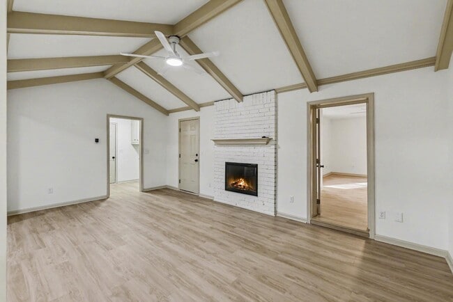 Building Photo - 100 English Rd