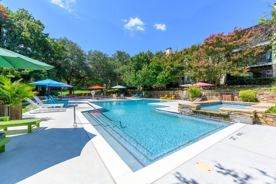 Primary Photo - Towne Center Apartments