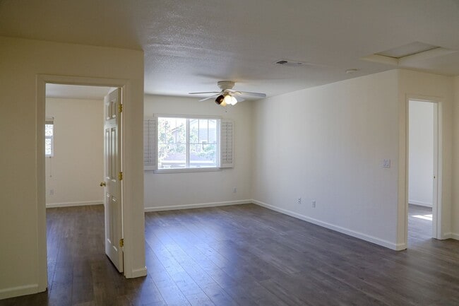 Building Photo - Beautiful and Spacious Home with Three Bedrooms Amazing Loft & Bonus Room!