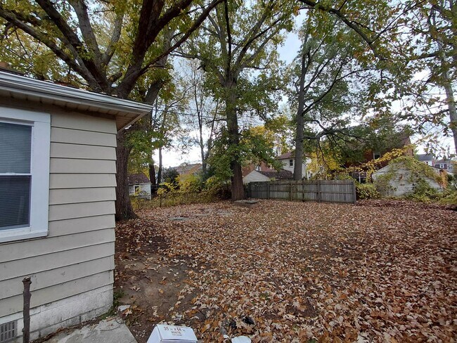 Building Photo - 6175 Guilford- 4 BEDS & 1.5 BATH FOR RENT!