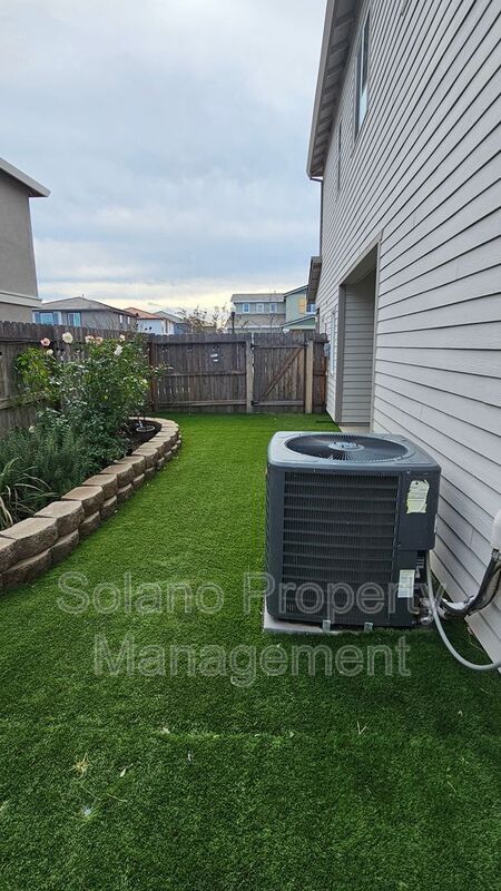 Building Photo - 1205 Niemann St