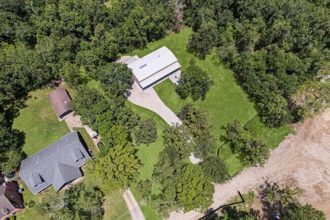 Building Photo - 1425 Oak Hollow Dr