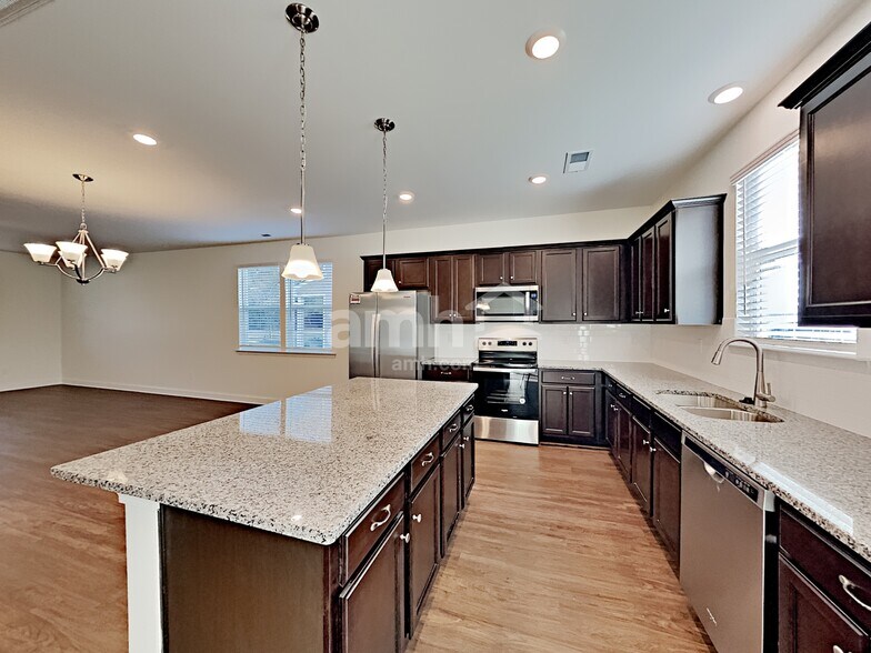 Building Photo - 201 Stowe Rd