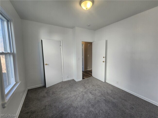 Building Photo - 2063 W 104th St