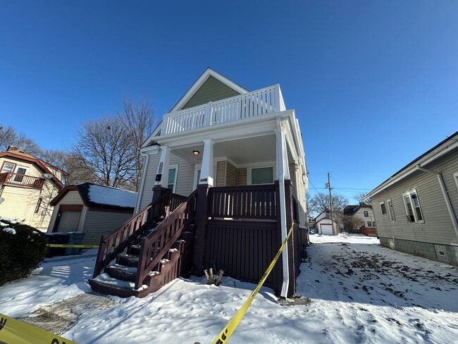 Building Photo - Large Open Concept 5BR/2BA Rent to Own Home