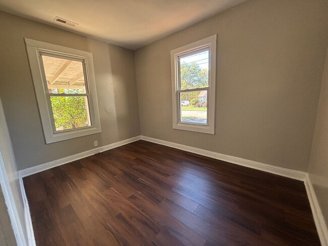 Building Photo - 716 Wilson Rd