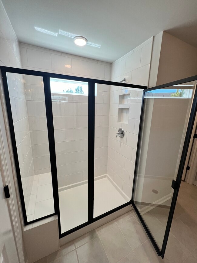 Building Photo - 575 McLernon Trce