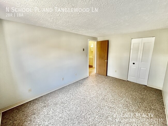 Building Photo - 307 N School Pl