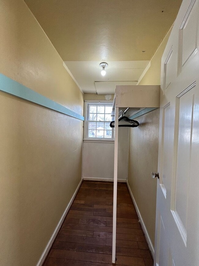 Building Photo - ** Move in Special ** Spacious 3-Bedroom, 2-Bathroom Home – Accepting Section 8 – $1,175/Month