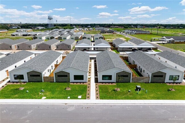 Building Photo - 2705 Woodpecker Rd