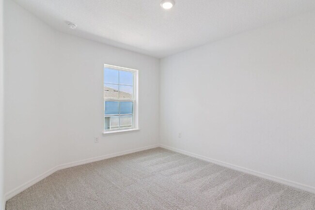 Building Photo - 1108 Elm Dr