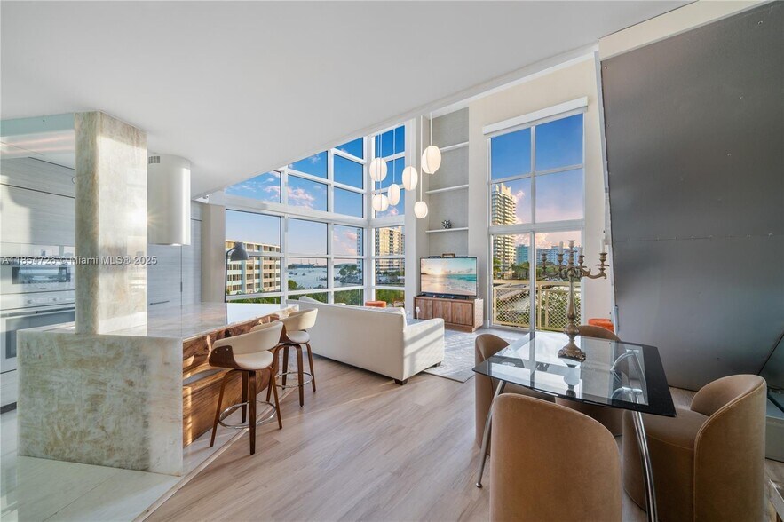 Building Photo - 1701 Sunset Harbour Dr