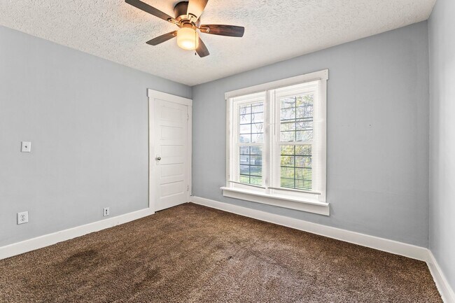 Building Photo - Charming 2 beds 2 Bath in Dayton!