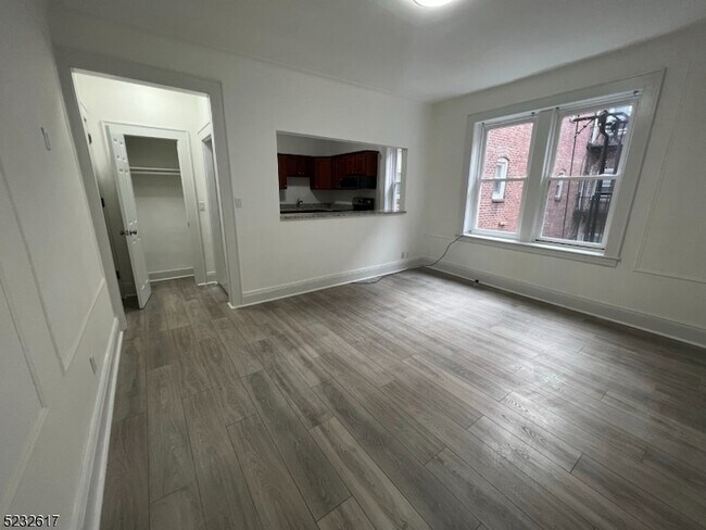 Building Photo - 412-416 Bloomfield Avenue Unit 22