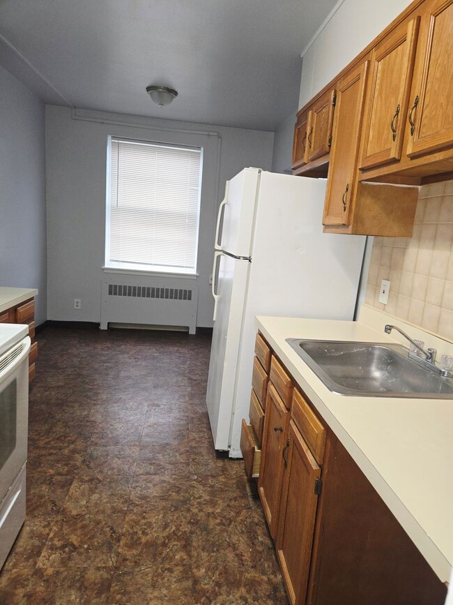 Building Photo - 1 bedroom, 1 bathroom