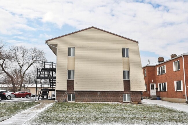 Building Photo - 450 Norwich