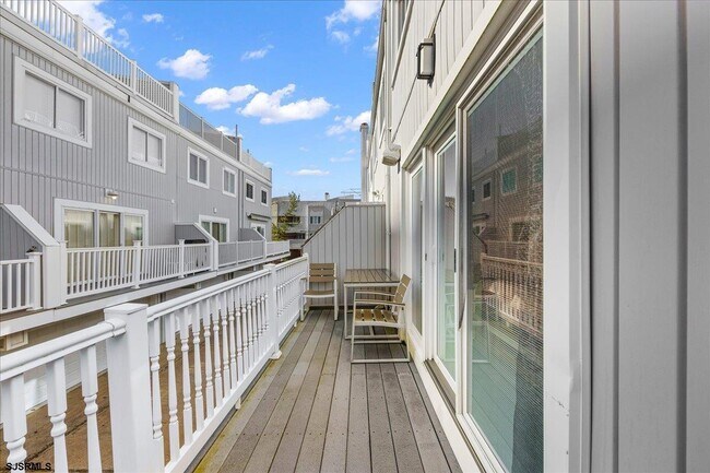 Building Photo - 9616 Pacific Ave