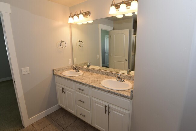 Building Photo - 15355 Tarawa Dr