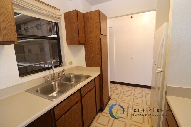 Building Photo - Park at Pearlridge - 2 bedroom 2 bath 1 parking unit - Available Now!