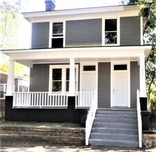 Building Photo - 1211