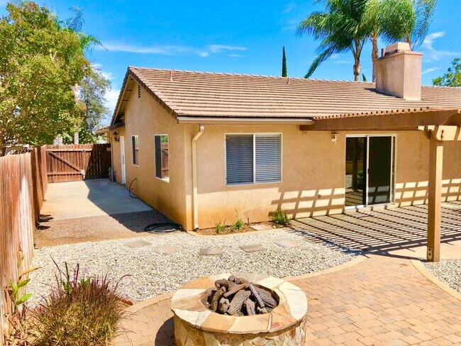 Building Photo - Light & Bright Single-Story Home in the Heart of Fallbrook, Complete with Private, Fully Fenced B...